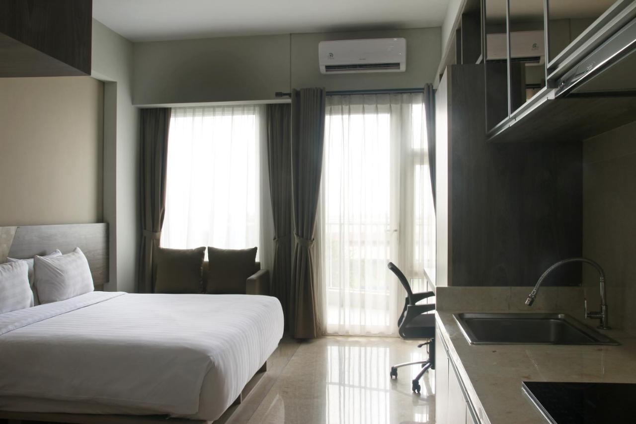 Graha Makara Suite Hotel & Residence チカラン エクステリア 写真