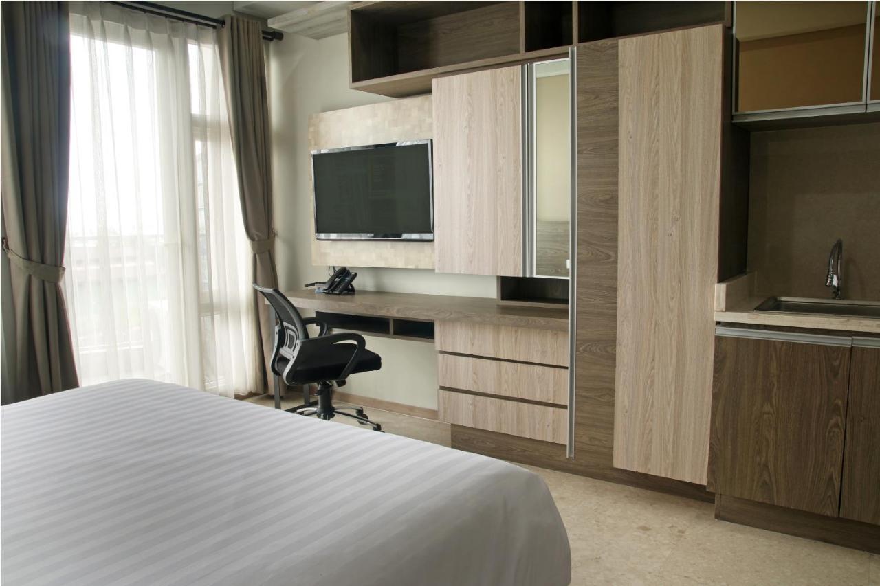 Graha Makara Suite Hotel & Residence チカラン エクステリア 写真