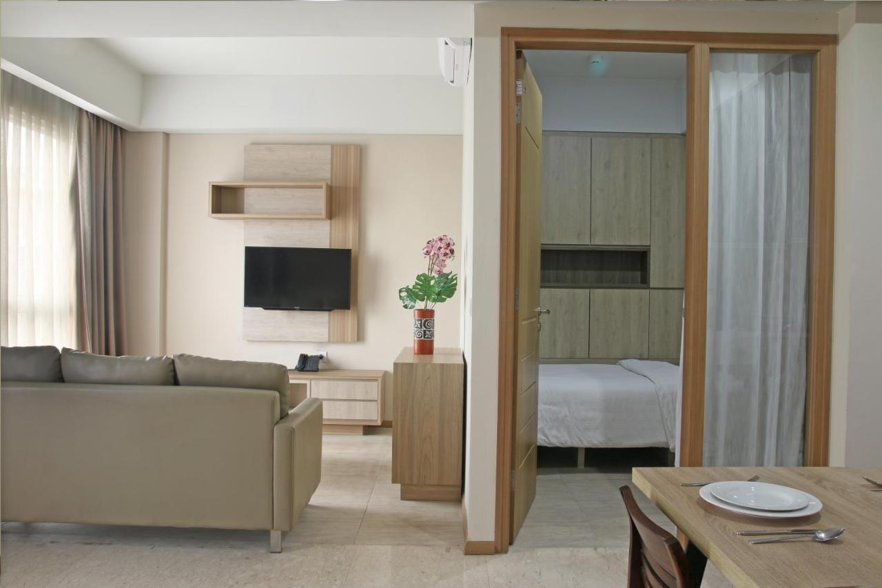 Graha Makara Suite Hotel & Residence チカラン エクステリア 写真