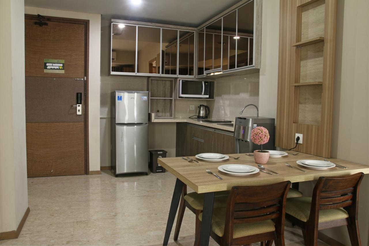 Graha Makara Suite Hotel & Residence チカラン エクステリア 写真