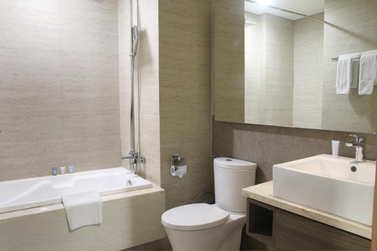 Graha Makara Suite Hotel & Residence チカラン エクステリア 写真