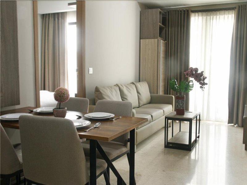 Graha Makara Suite Hotel & Residence チカラン エクステリア 写真