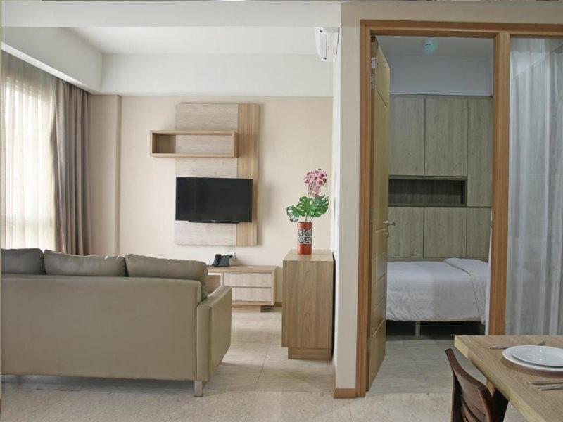 Graha Makara Suite Hotel & Residence チカラン エクステリア 写真