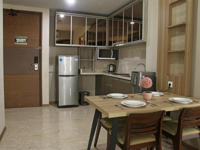 Graha Makara Suite Hotel & Residence チカラン エクステリア 写真
