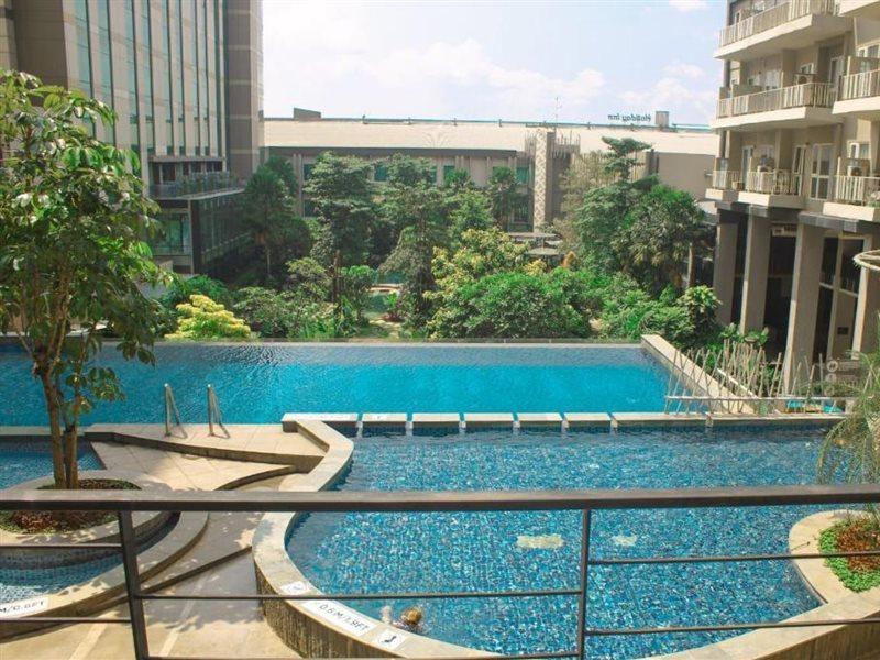 Graha Makara Suite Hotel & Residence チカラン エクステリア 写真